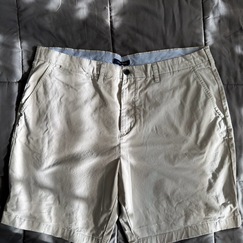 Tommy Hilfiger Men's Beige Flat Front Shorts